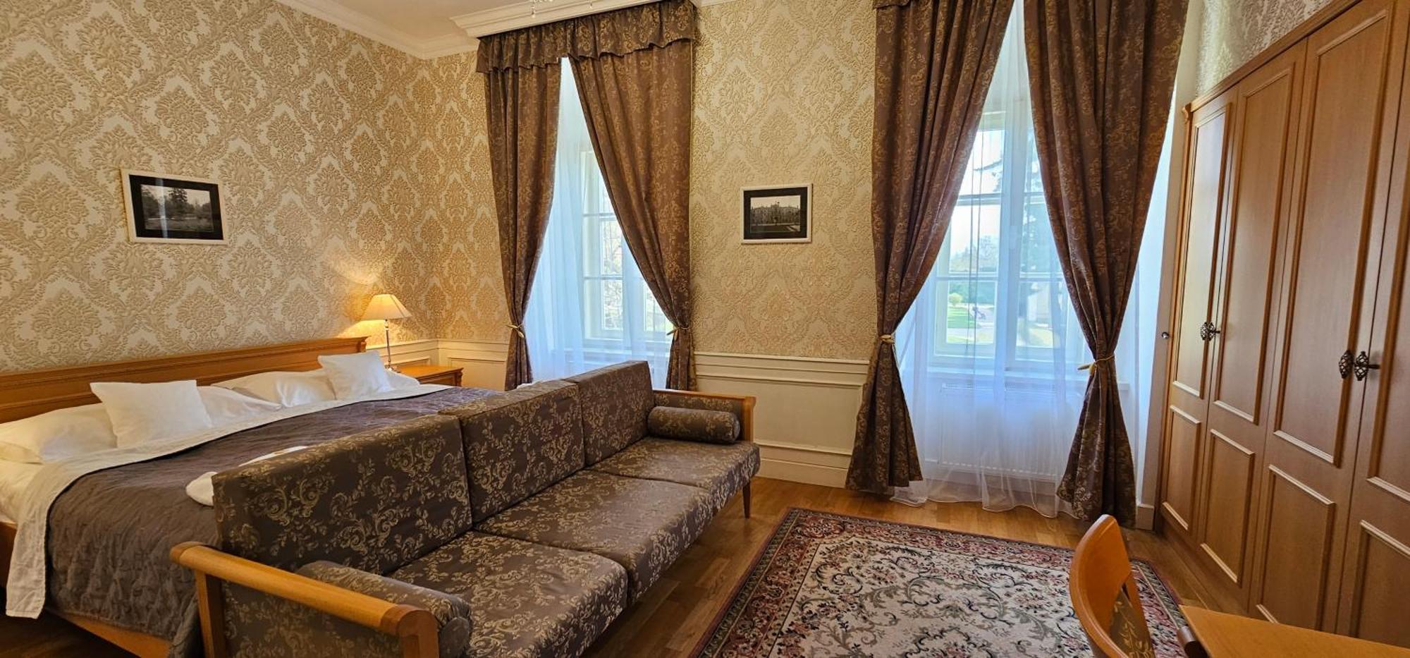 Zamecky Hotel レドニツェ エクステリア 写真